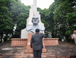 Sambut HUT Pemprov ke 61, Gubernur Sulut YSK Ziarah ke Makam Pahlawan Dr Sam Ratulangi
