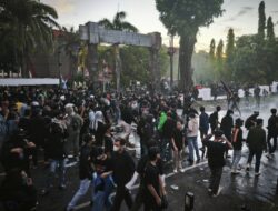 Mahasiswa Gelar Aksi Damai di Manado, Kritik Pemerintah Pusat: Rakyat Terus Menderita