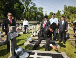 Gubernur Yulius Selvanus dan Wakil Gubernur Victor Mailangkay Pimpin Ziarah ke Makam Mantan Gubernur Sulut di TMP Kalibata